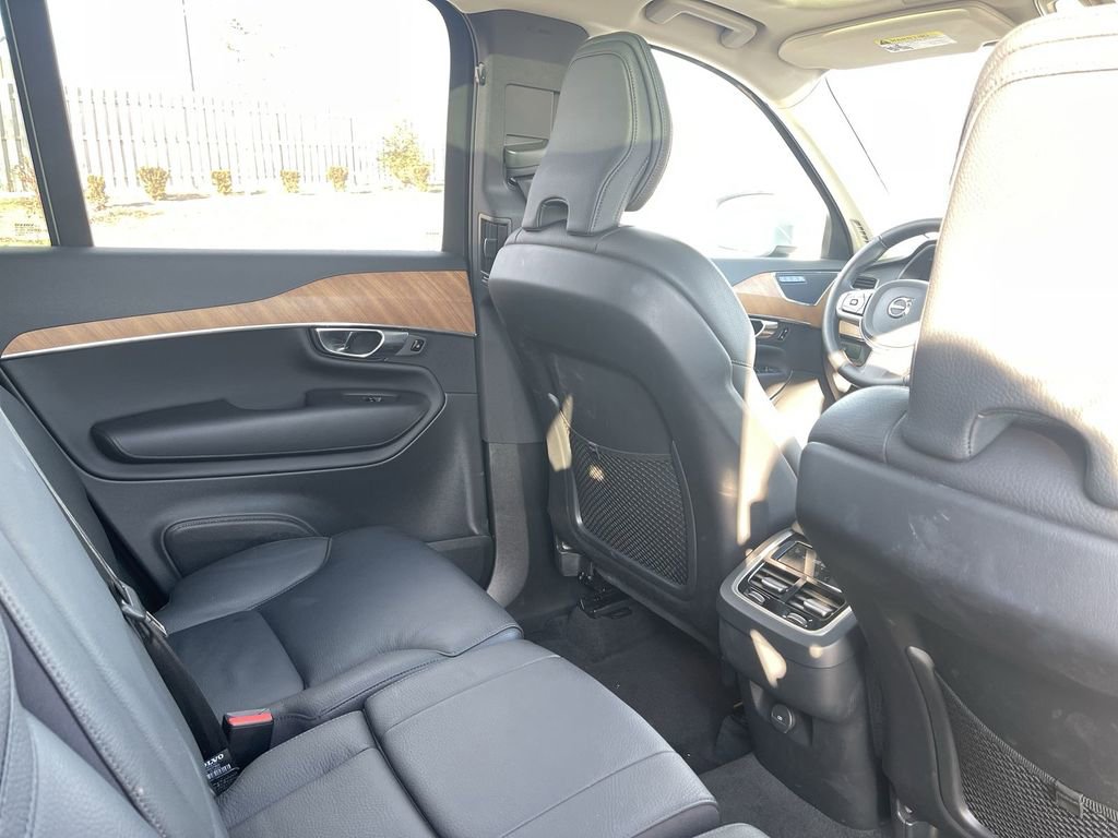 Used 2025 Volvo XC90 B6 Plus image 41
