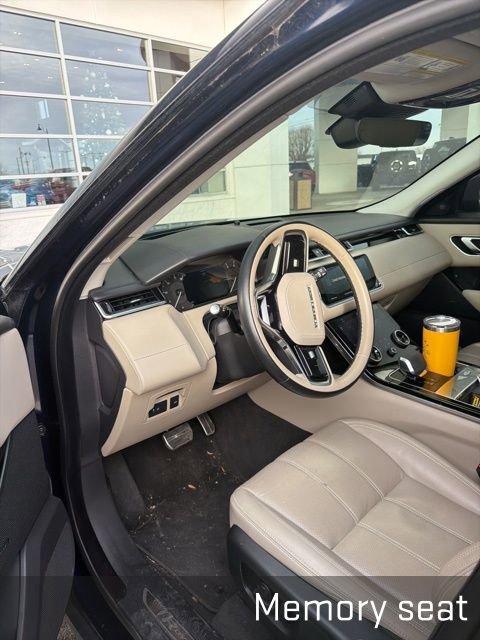 Used 2023 Land Rover Range Rover Velar R-Dynamic S image 27