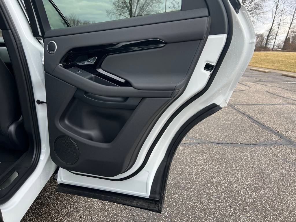 Used 2026 Land Rover Range Rover Evoque Dynamic SE image 19