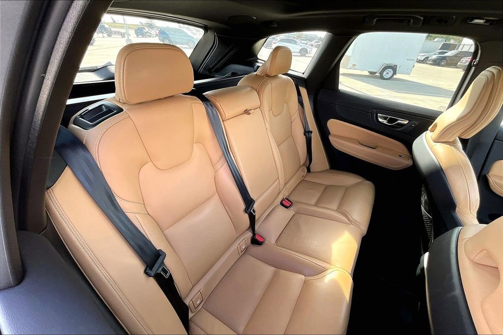 Used 2023 Volvo XC60 B5 Ultimate w/ Climate Package image 35