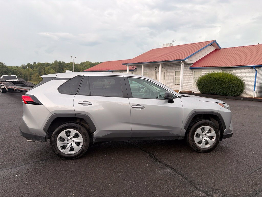 Used 2025 Toyota RAV4 LE AWD/4WD image 11