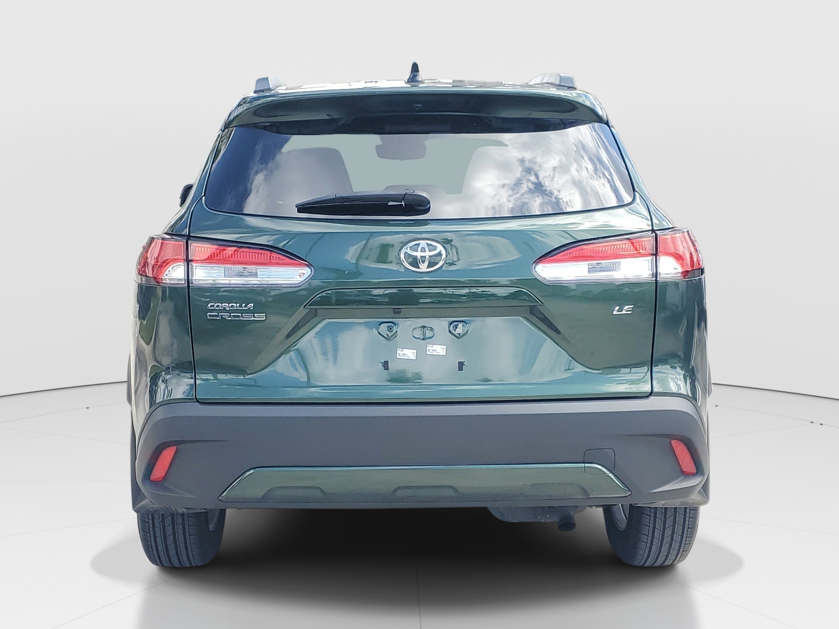 Certified 2025 Toyota Corolla Cross LE FWD image 4