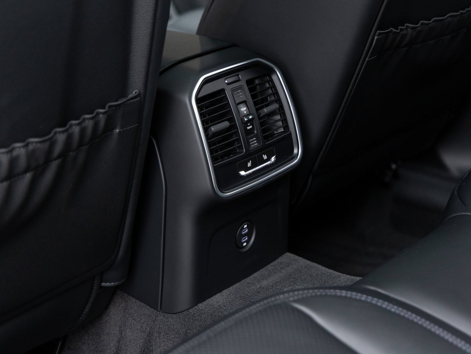 Certified 2026 Porsche Macan AWD/4WD image 27