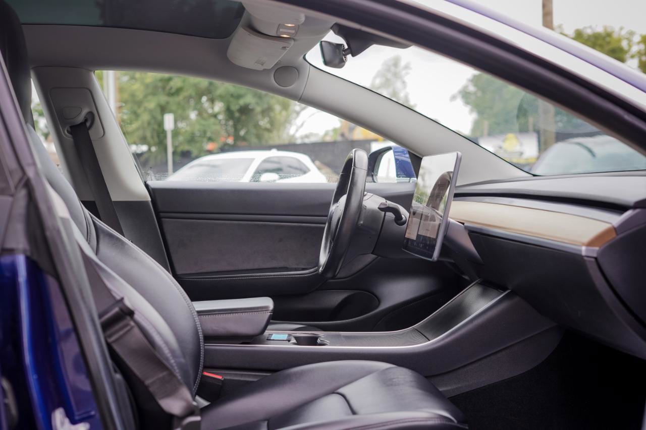 Used 2018 Tesla Model 3 Long Range RWD image 8
