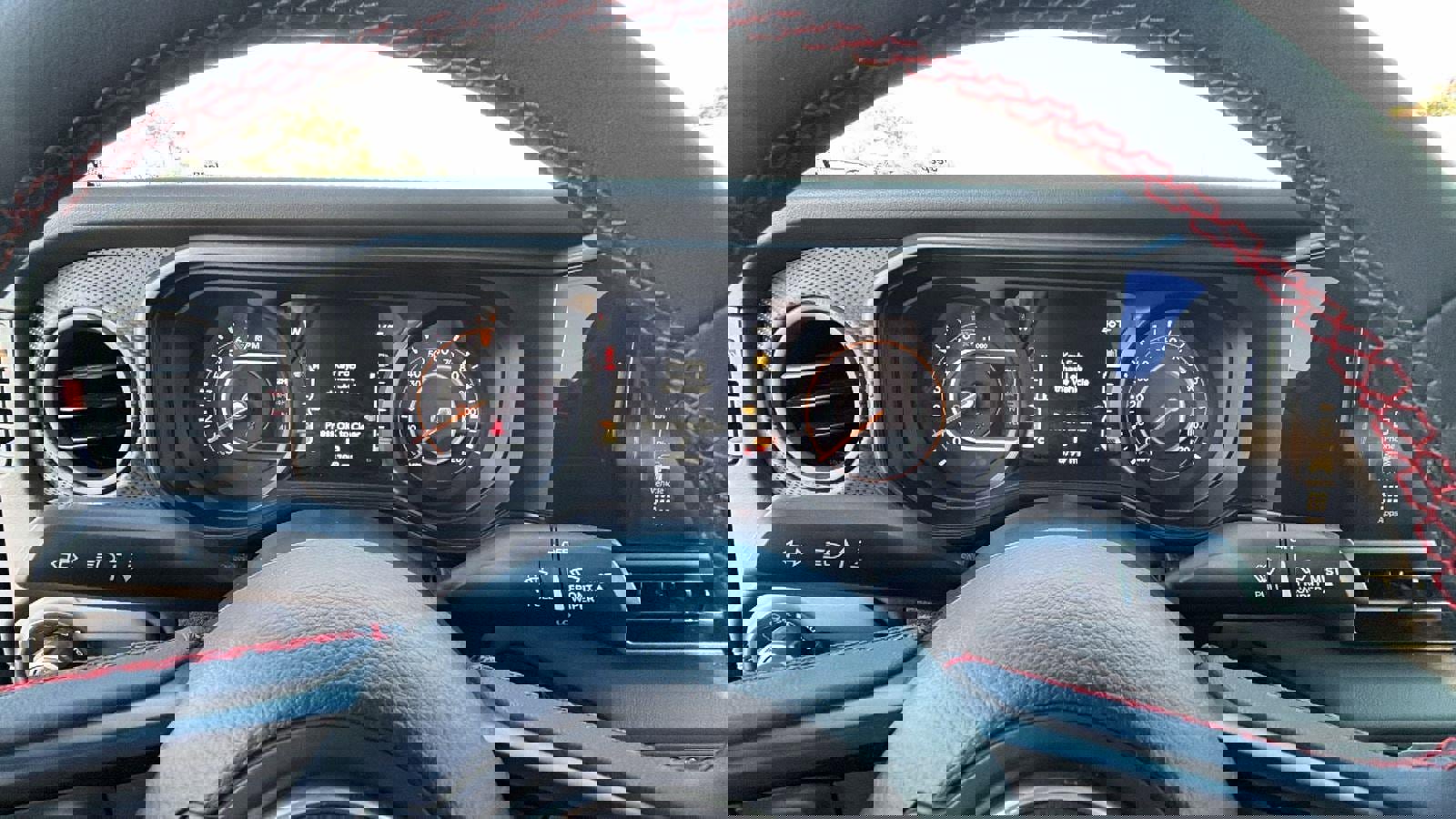 Used 2024 Jeep Gladiator Rubicon AWD/4WD image 25