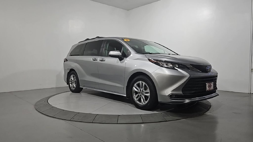 Used 2022 Toyota Sienna XLE w/ XLE Plus Package AWD/4WD image 8