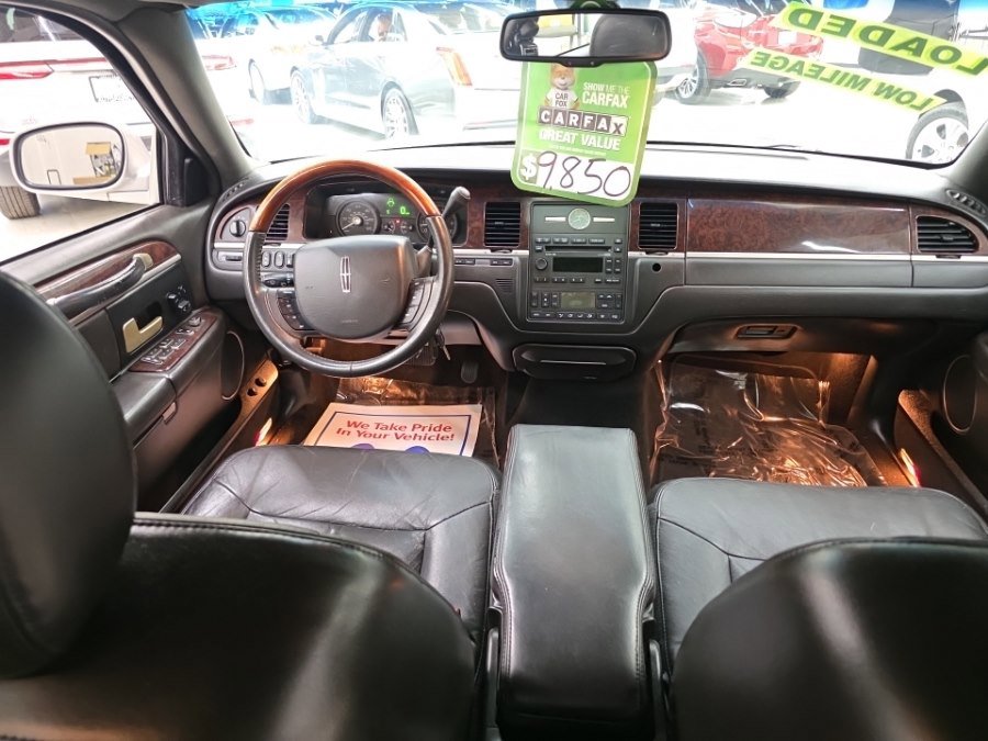 Used 2008 Lincoln Town Car Signature Limited RWD image 10