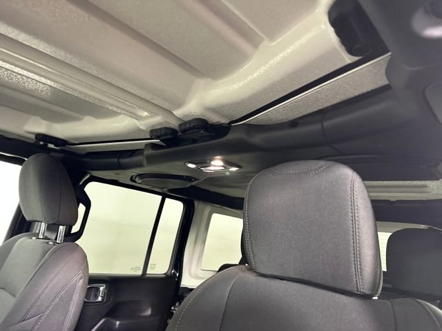 Used 2023 Jeep Wrangler Unlimited w/ Cold Weather Group image 12