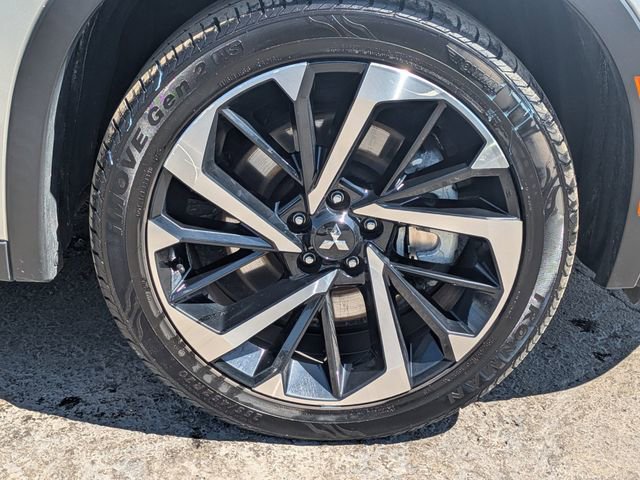 Used 2024 Mitsubishi Outlander SE image 11