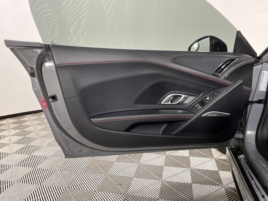 Used 2018 Audi R8 V10 plus image 21