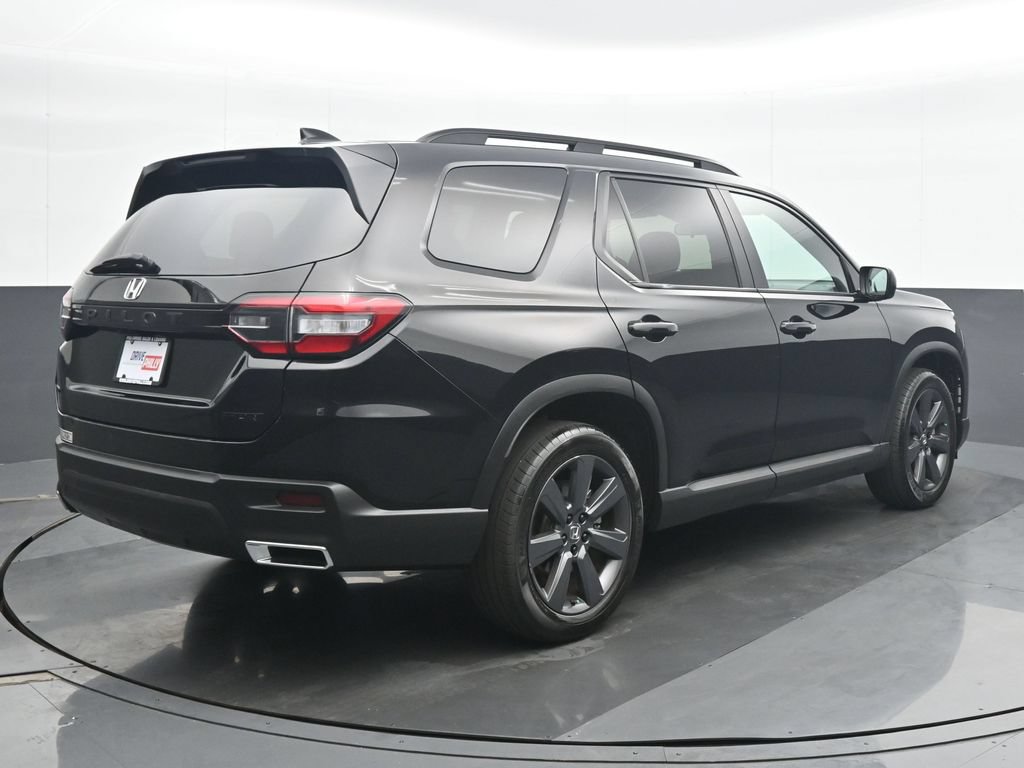 Used 2025 Honda Pilot Sport image 6