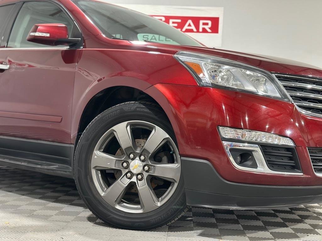 Used 2017 Chevrolet Traverse LT image 4