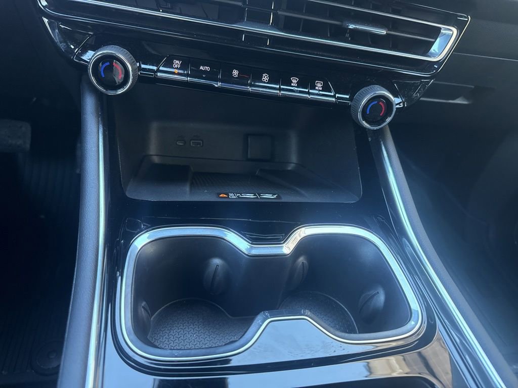 Used 2026 Chevrolet Traverse LT w/ Midnight/Sport Edition image 18