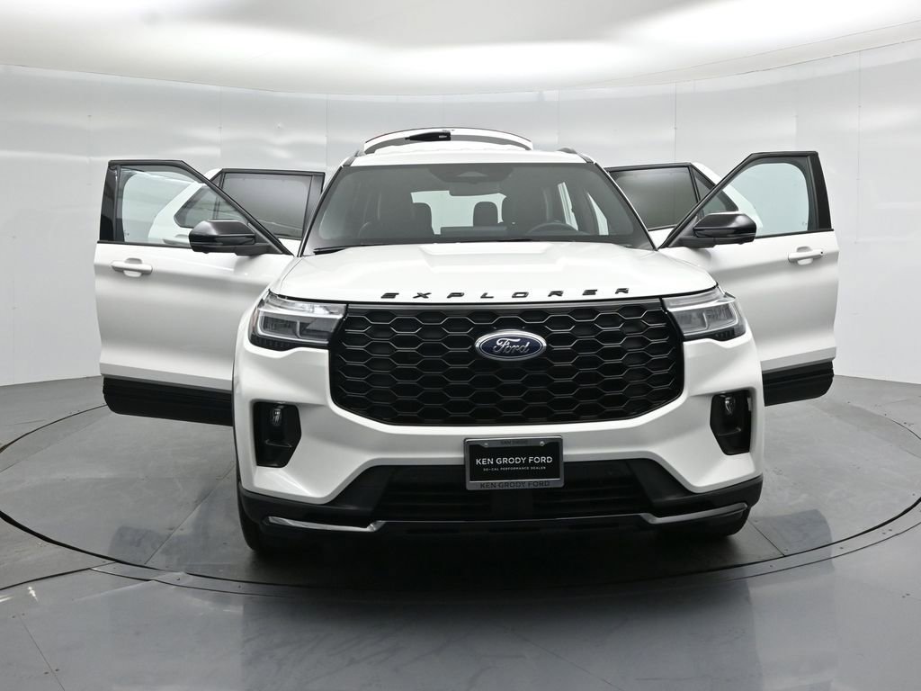 Certified 2025 Ford Explorer ST-Line w/ Premium Package image 35