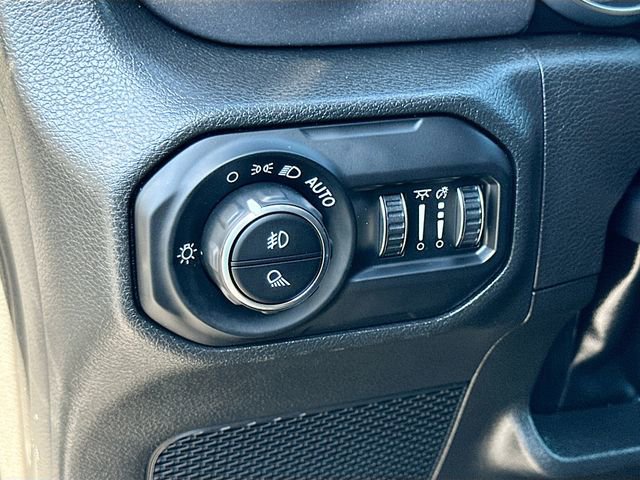 Used 2022 Jeep Gladiator Mojave w/ Trailer Tow Package image 10