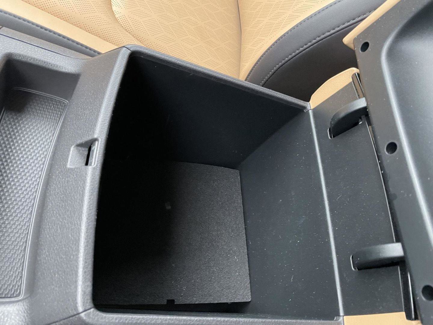 Used 2023 Kia Carnival EX image 34