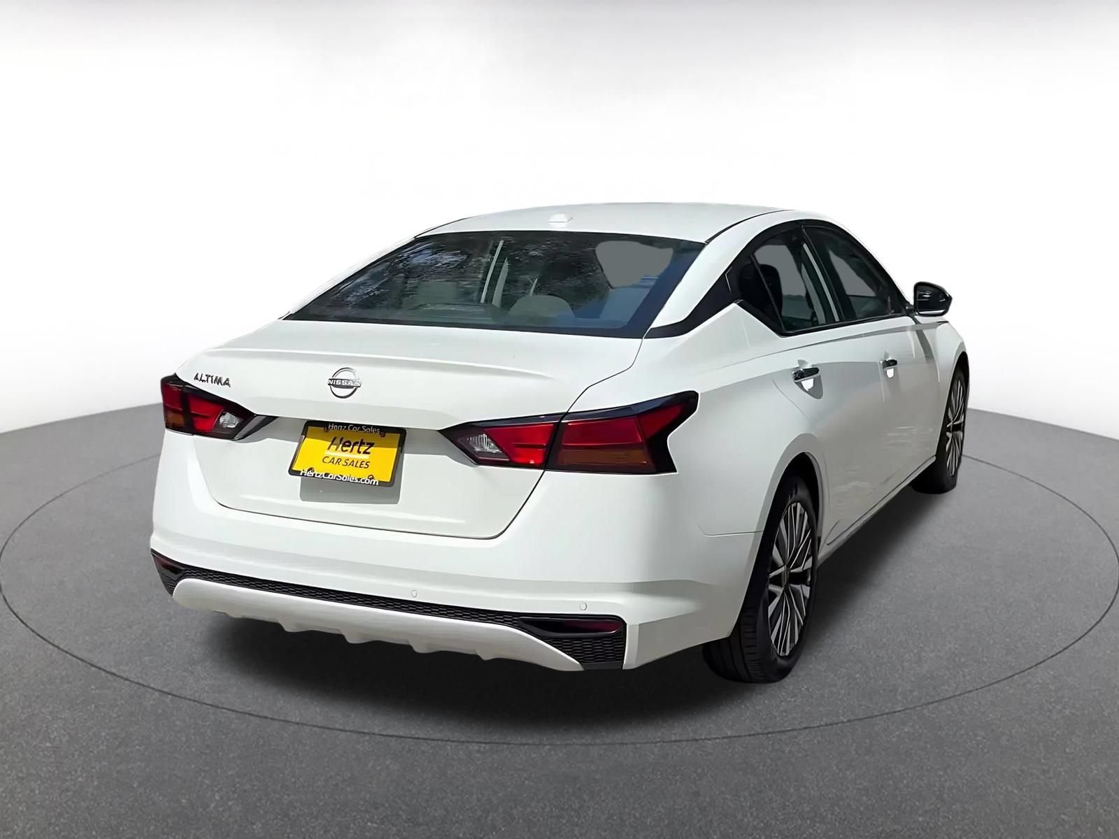 Used 2025 Nissan Altima 2.5 SV FWD image 11