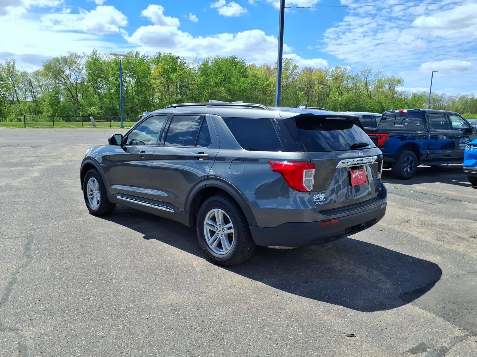 Used 2020 Ford Explorer XLT w/ Comfort Package AWD/4WD image 3