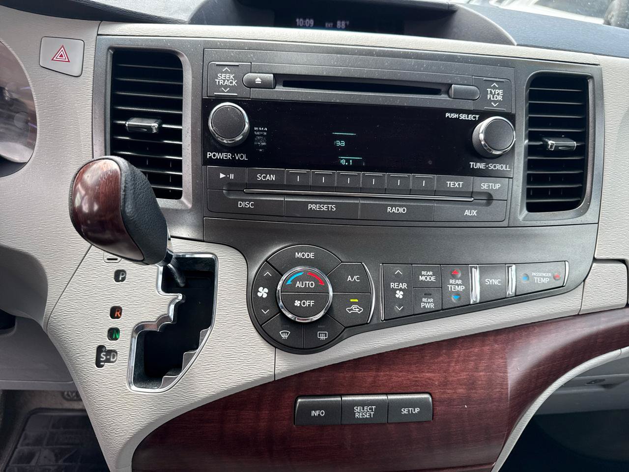 Used 2013 Toyota Sienna XLE FWD image 20