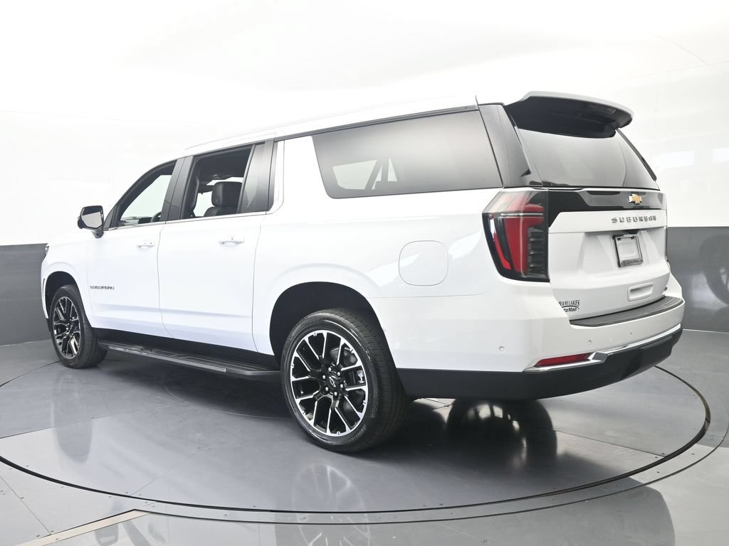 Used 2025 Chevrolet Suburban LT RWD image 4