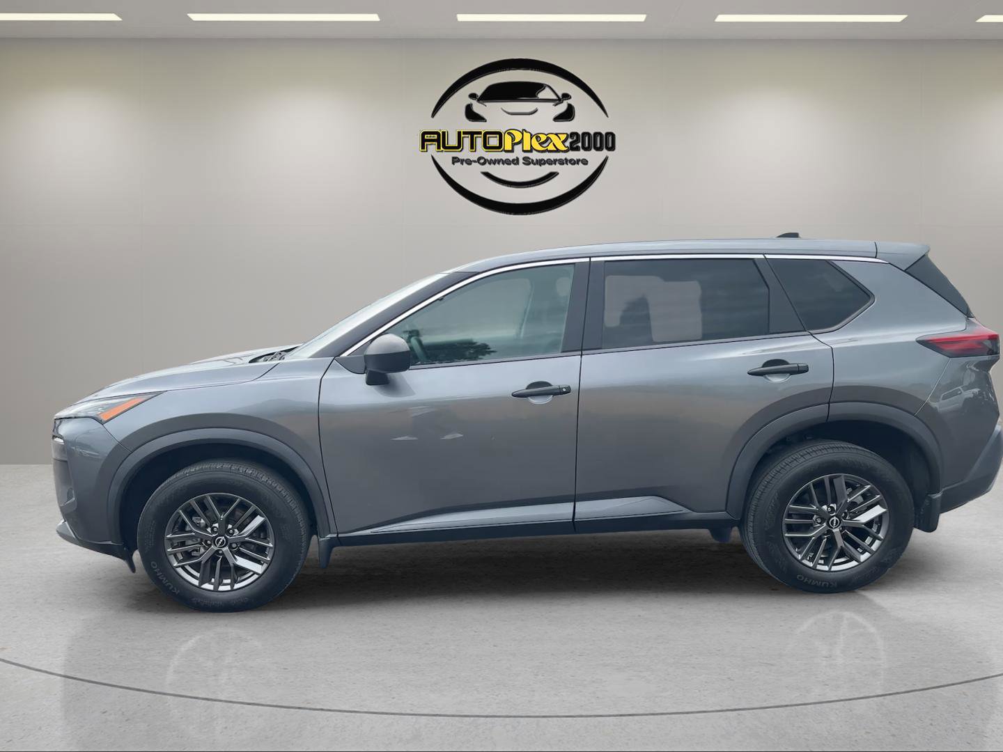 Used 2023 Nissan Rogue S AWD/4WD image 4