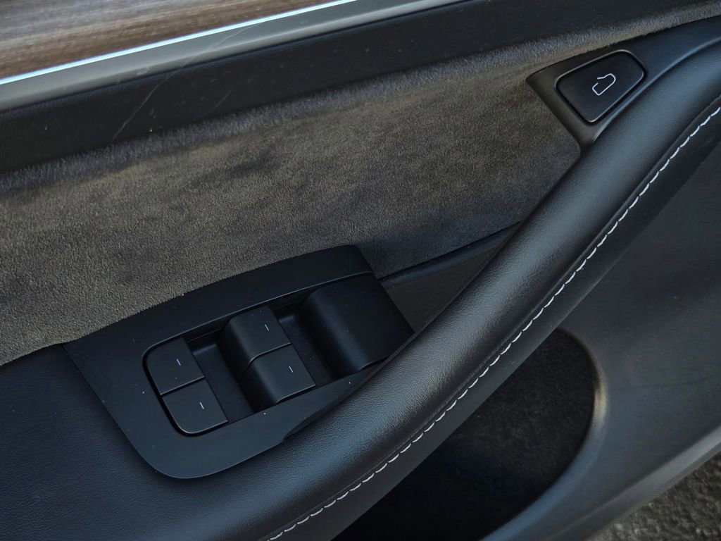 Used 2023 Tesla Model Y Long Range image 11