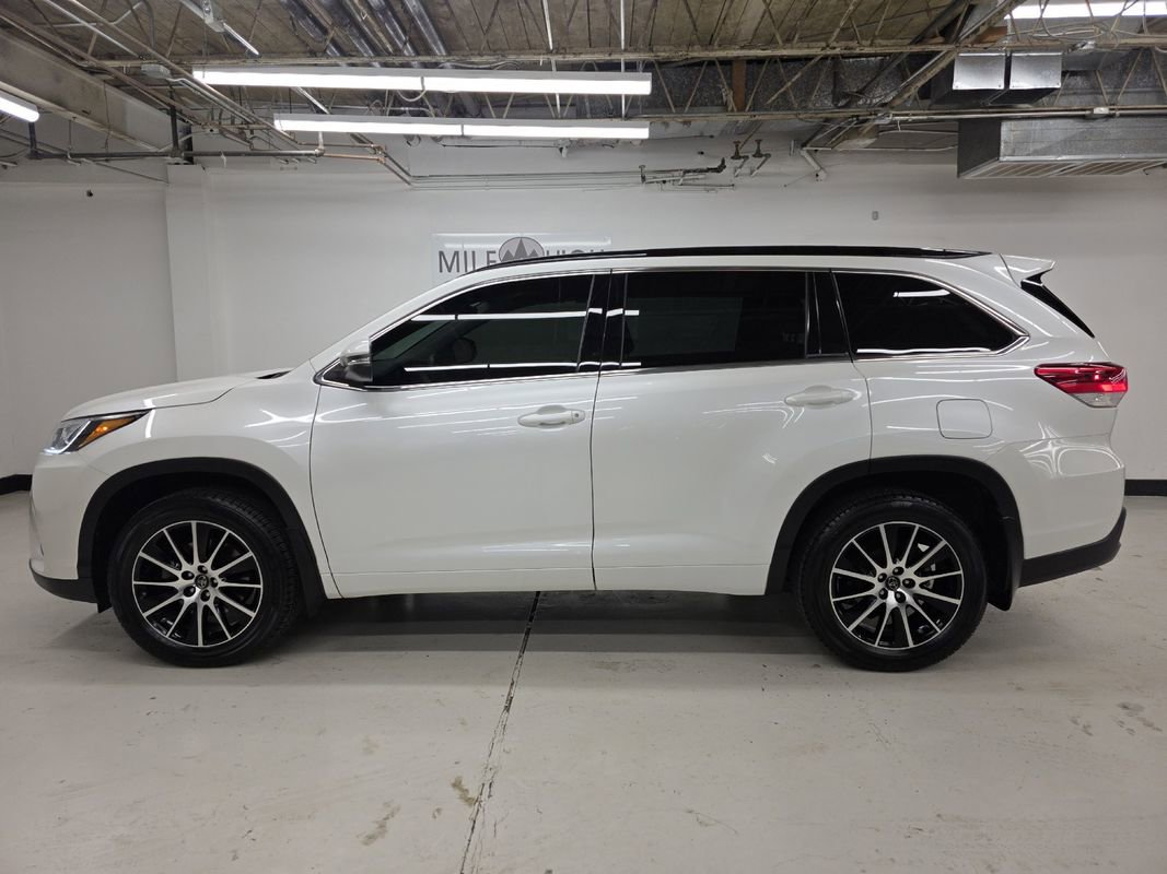 Used 2017 Toyota Highlander SE image 6