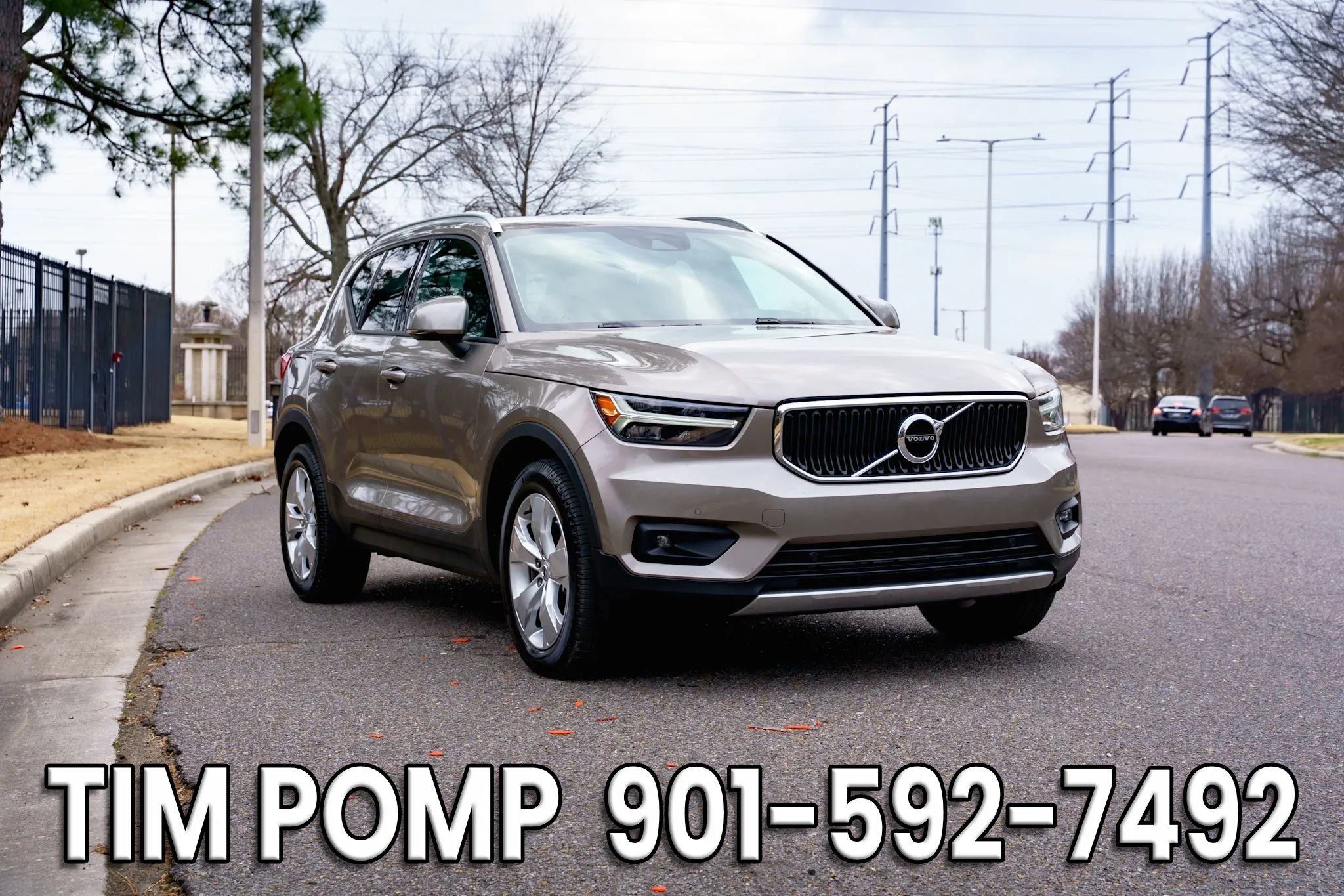 Used 2022 Volvo XC40 T5 Momentum image 3
