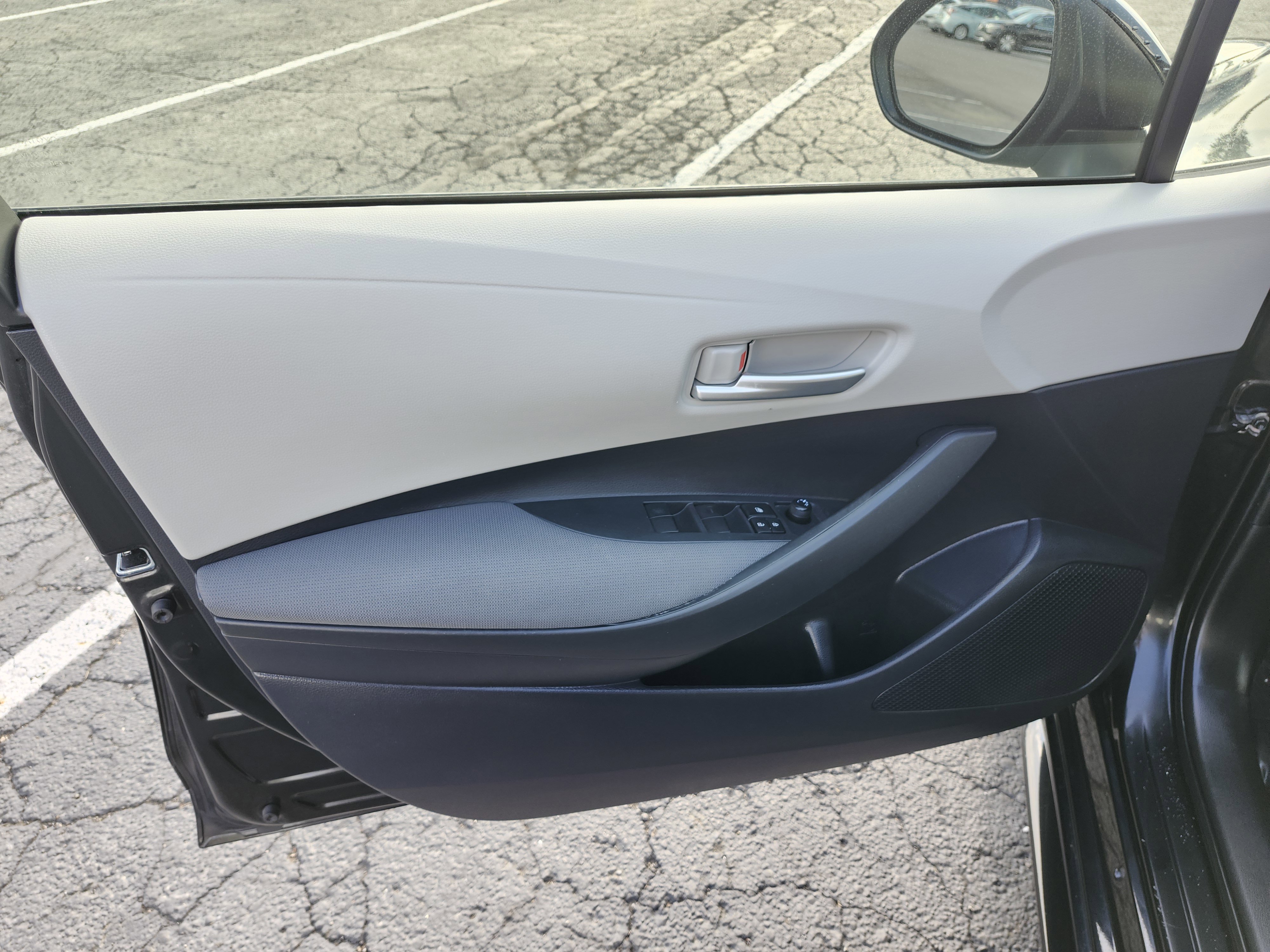Used 2021 Toyota Corolla LE w/ Carpet Mat Package (TMS) FWD image 21