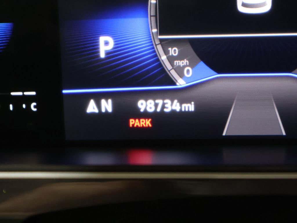 Used 2022 Volkswagen Tiguan SE image 37