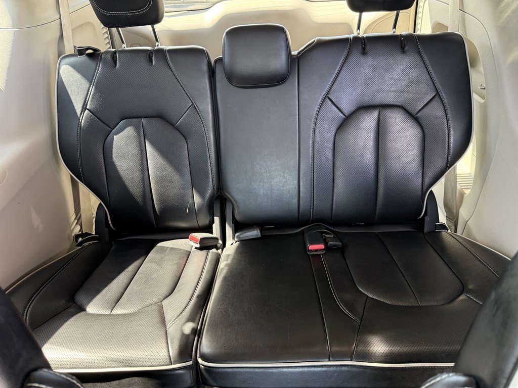 Used 2023 Chrysler Pacifica Limited FWD image 11