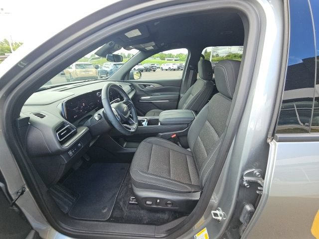 Used 2025 Chevrolet Traverse LT FWD image 12