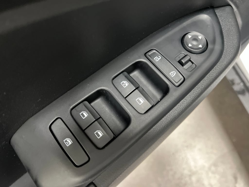 Used 2025 Hyundai Venue Limited FWD image 13