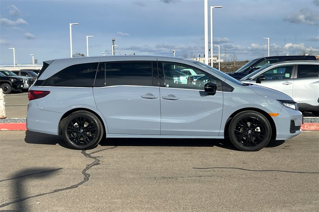 Used 2025 Honda Odyssey Sport-L image 3
