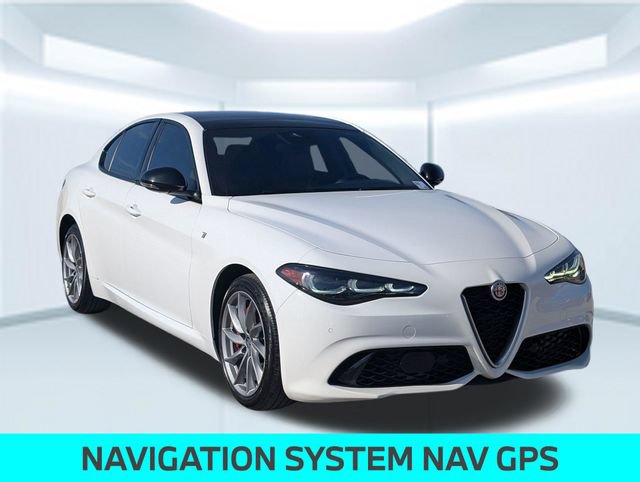 Used 2024 Alfa Romeo Giulia Ti AWD/4WD image 8