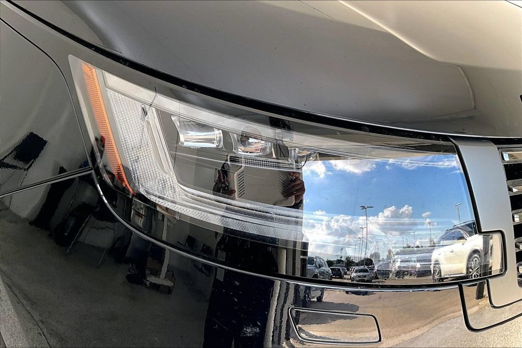 Used 2023 Land Rover Range Rover SV AWD/4WD image 38