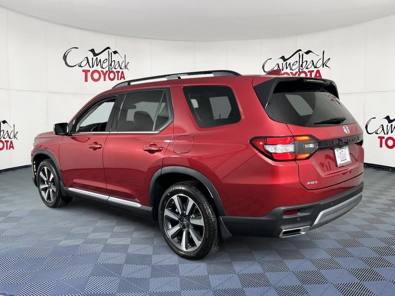Used 2024 Honda Pilot Touring image 6
