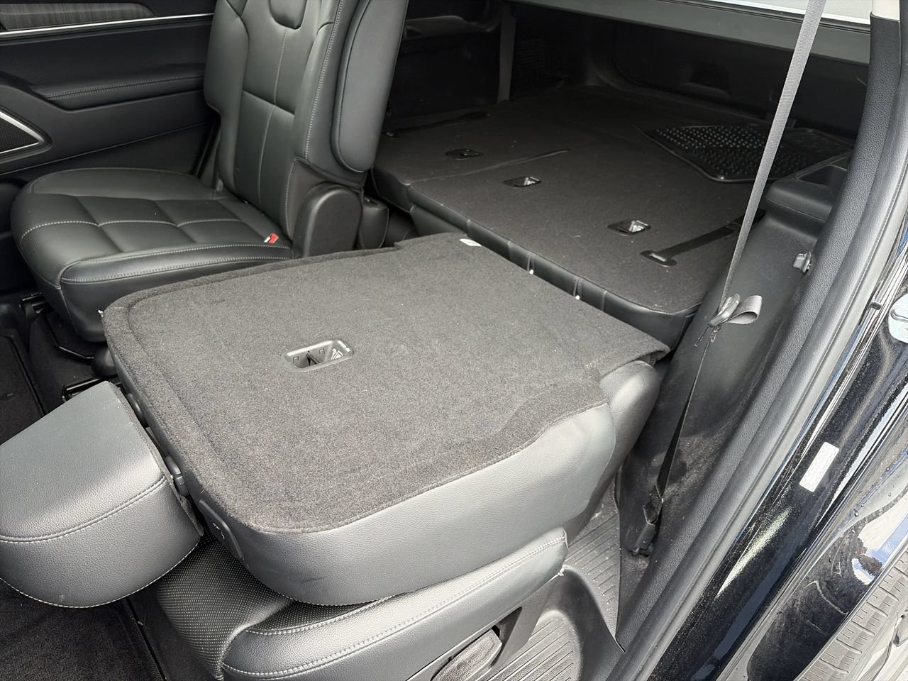 Used 2024 Kia Telluride EX w/ EX Captain's Chair Package FWD image 23
