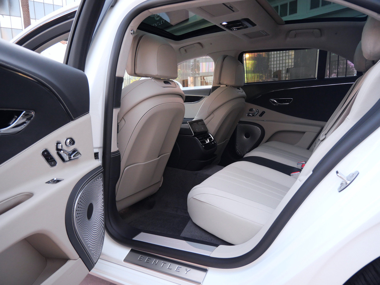 New 2026 Bentley Flying Spur V8 AWD/4WD image 19
