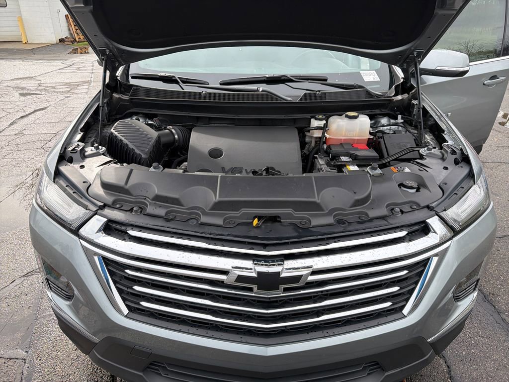 Used 2023 Chevrolet Traverse LT image 32