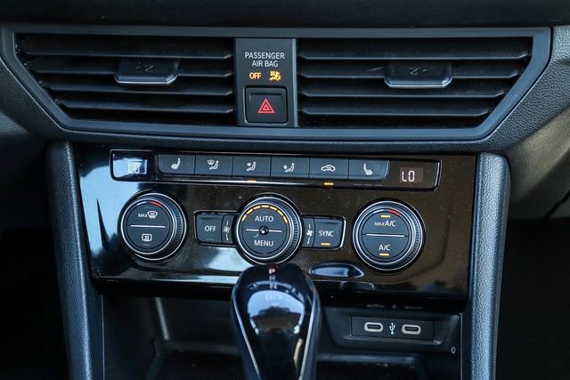 Used 2024 Volkswagen Jetta SE image 16