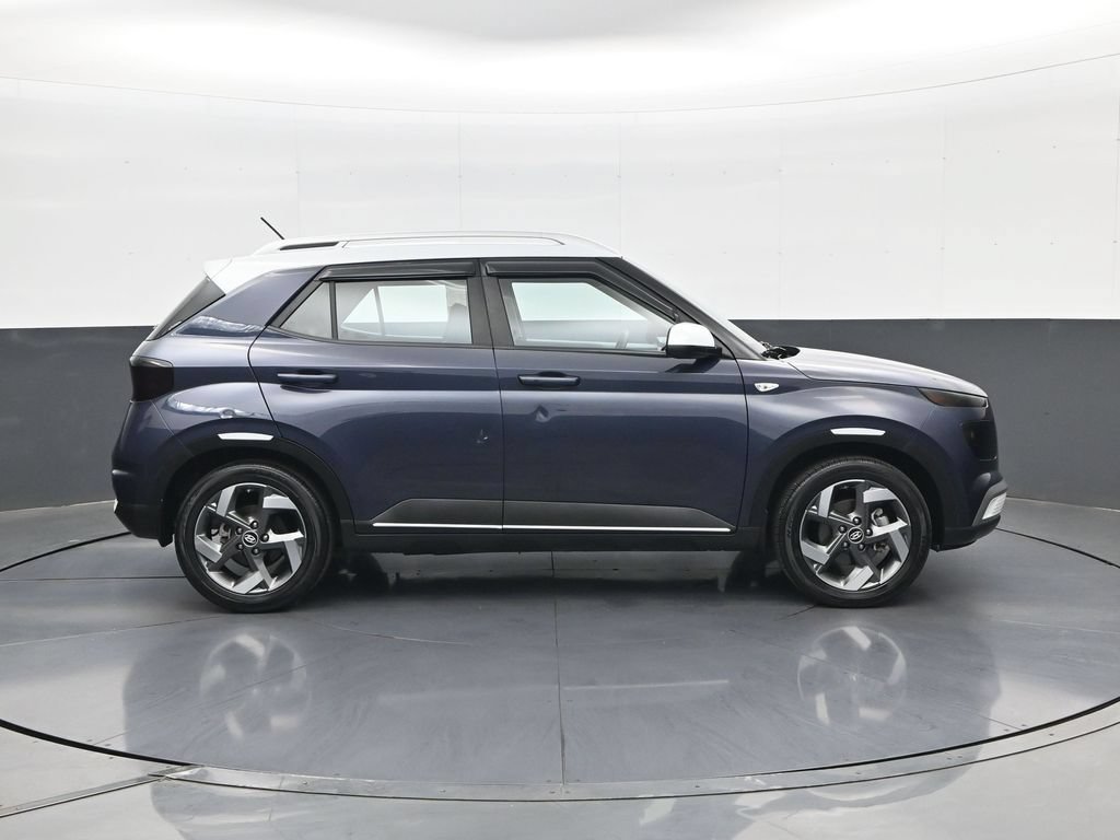 Certified 2024 Hyundai Venue Limited FWD image 4