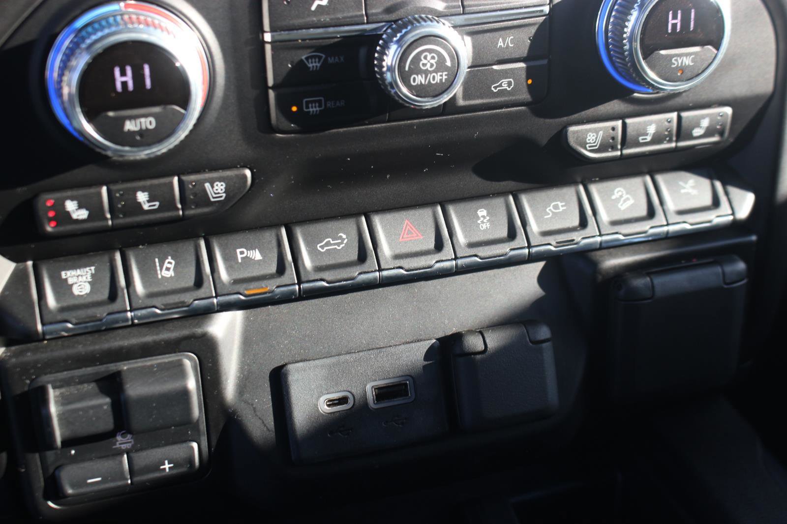 Used 2023 GMC Sierra 2500 Denali w/ Denali Ultimate Package image 27