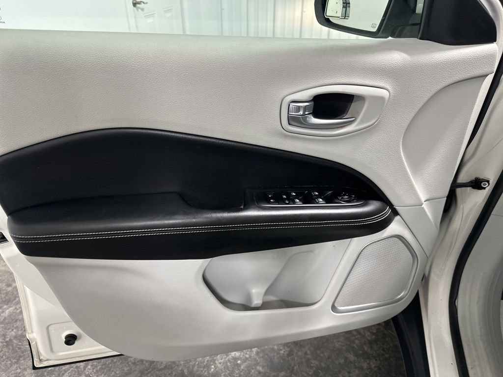 Used 2020 Jeep Compass Latitude w/ Popular Equipment Group AWD/4WD image 10