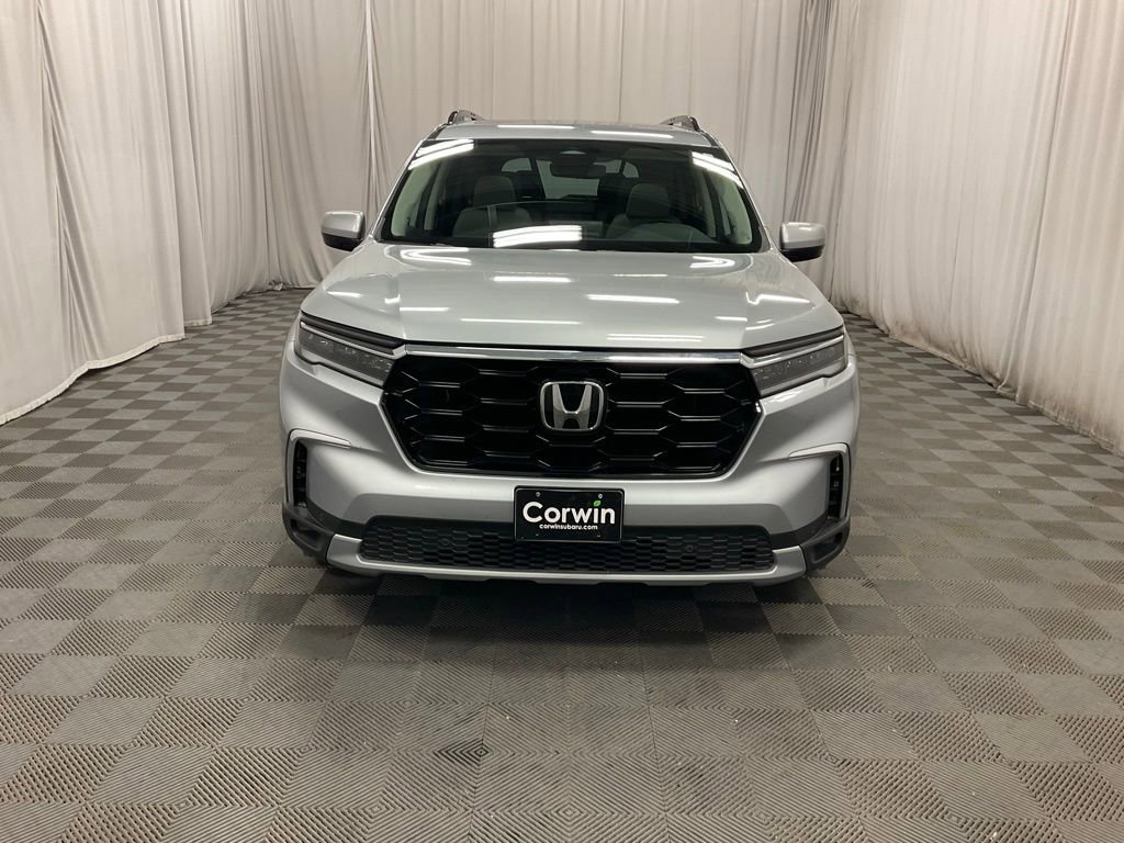 Used 2023 Honda Pilot Touring image 3