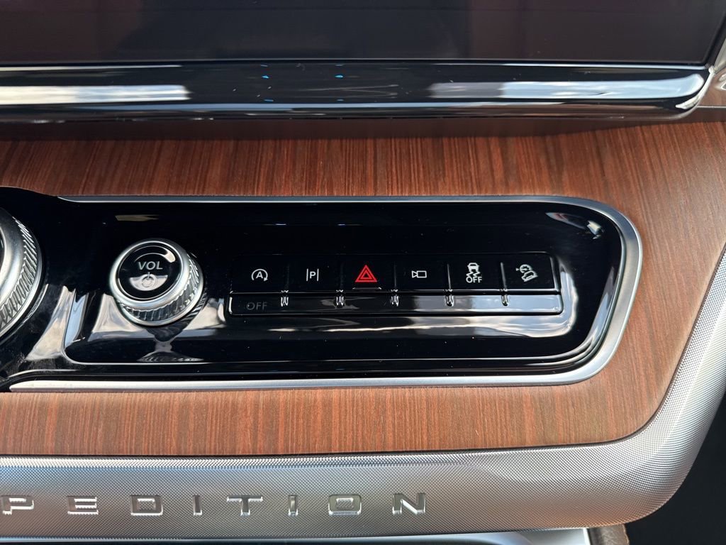New 2025 Ford Expedition King Ranch image 32
