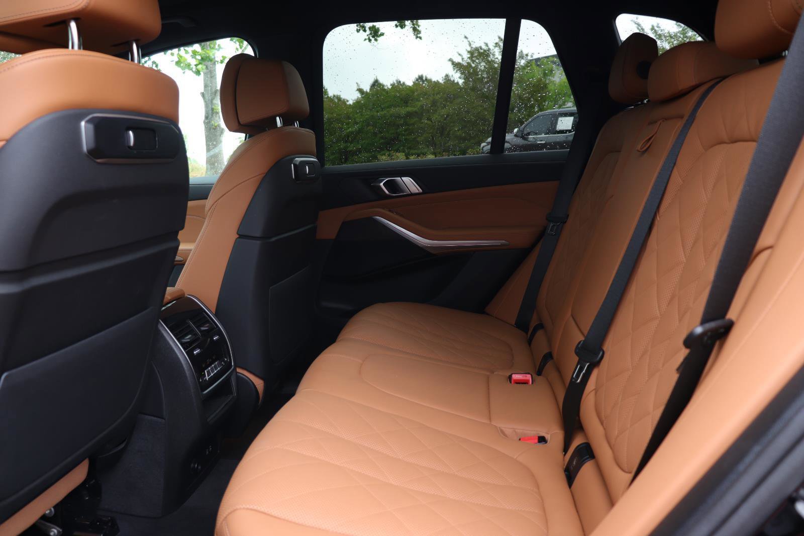 Used 2025 BMW X5 xDrive40i w/ M Sport Package AWD/4WD image 13