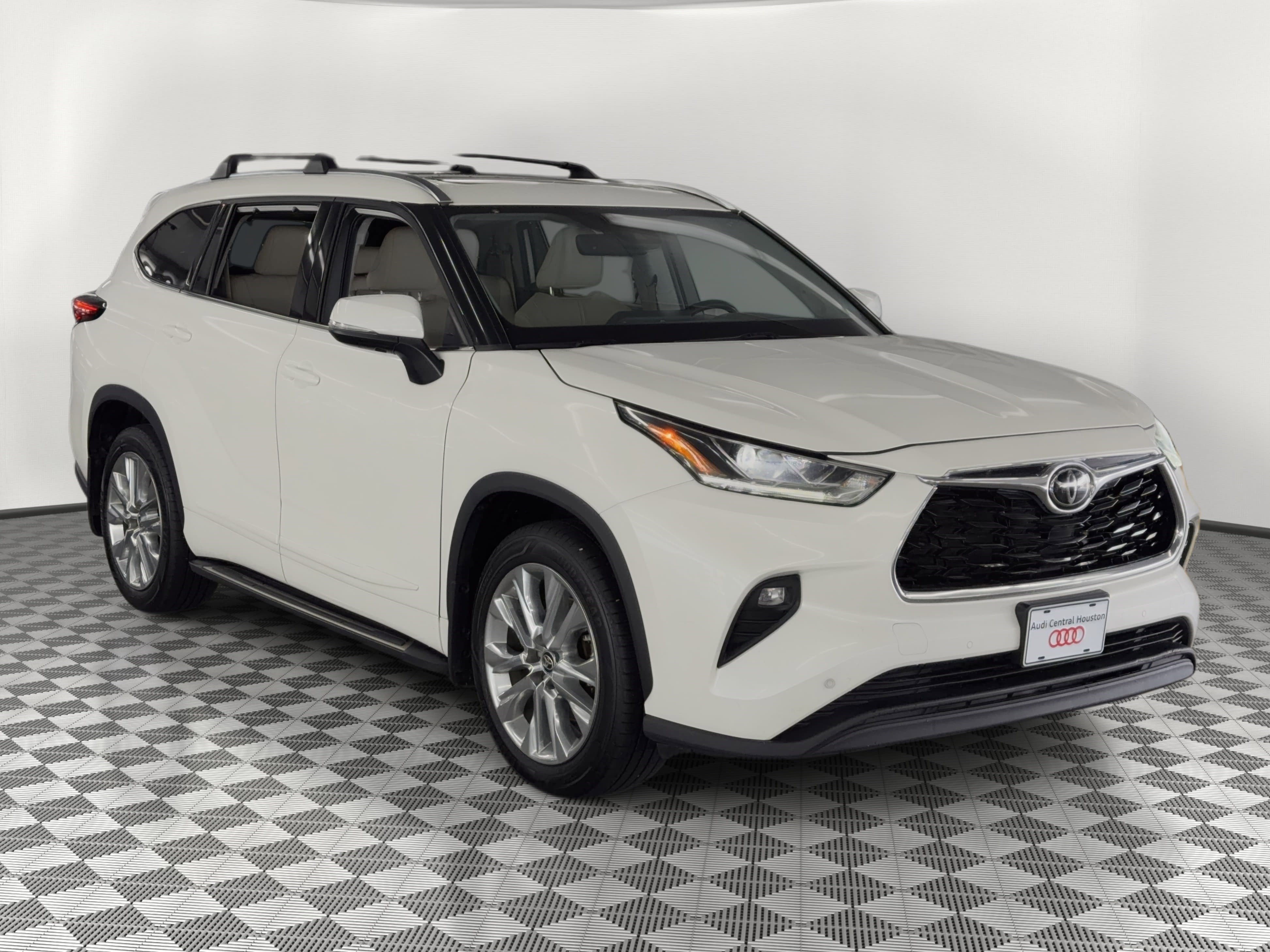 Used 2021 Toyota Highlander Limited image 7