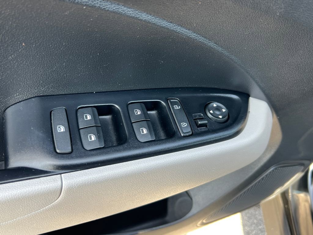 Used 2023 Hyundai Venue SEL image 31