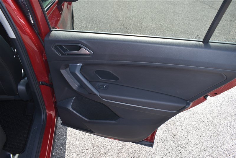Used 2019 Volkswagen Tiguan SE w/ Panoramic Sunroof Package AWD/4WD image 28